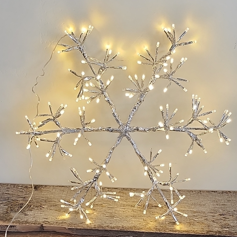 Illuminated Snowflake Holiday Decoration